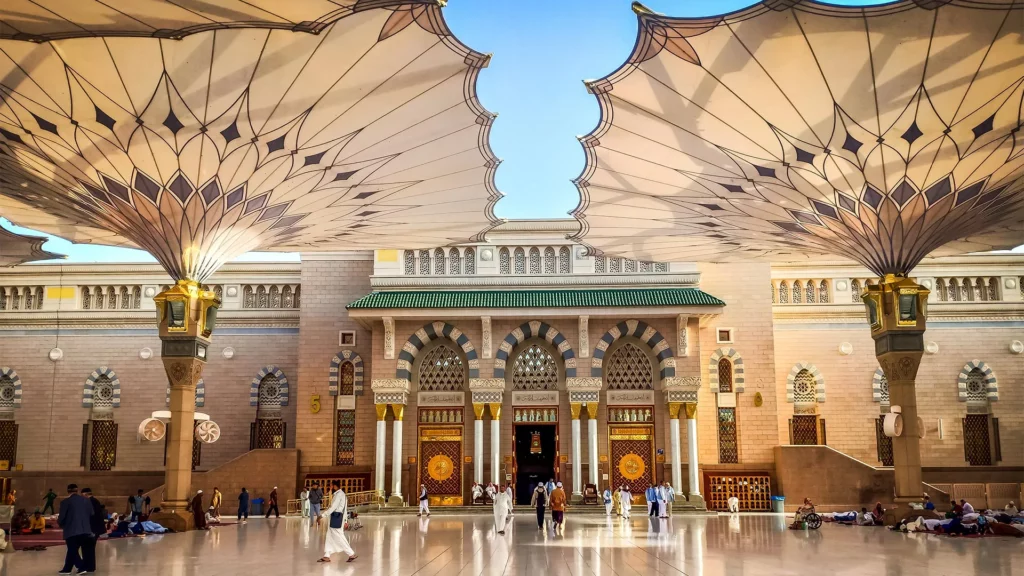 Masjid-al-Nabawi-entrance